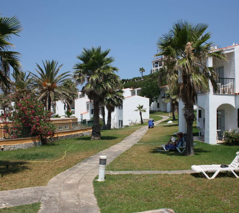 Jardín Apartamentos TRH Tirant Playa Cala Tirant